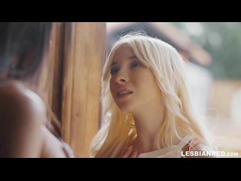❤️ Dekle pride domov čez nekaj mesecev in na koncu poje pičko svoje mačehe ️ Seks pri nas ﹏